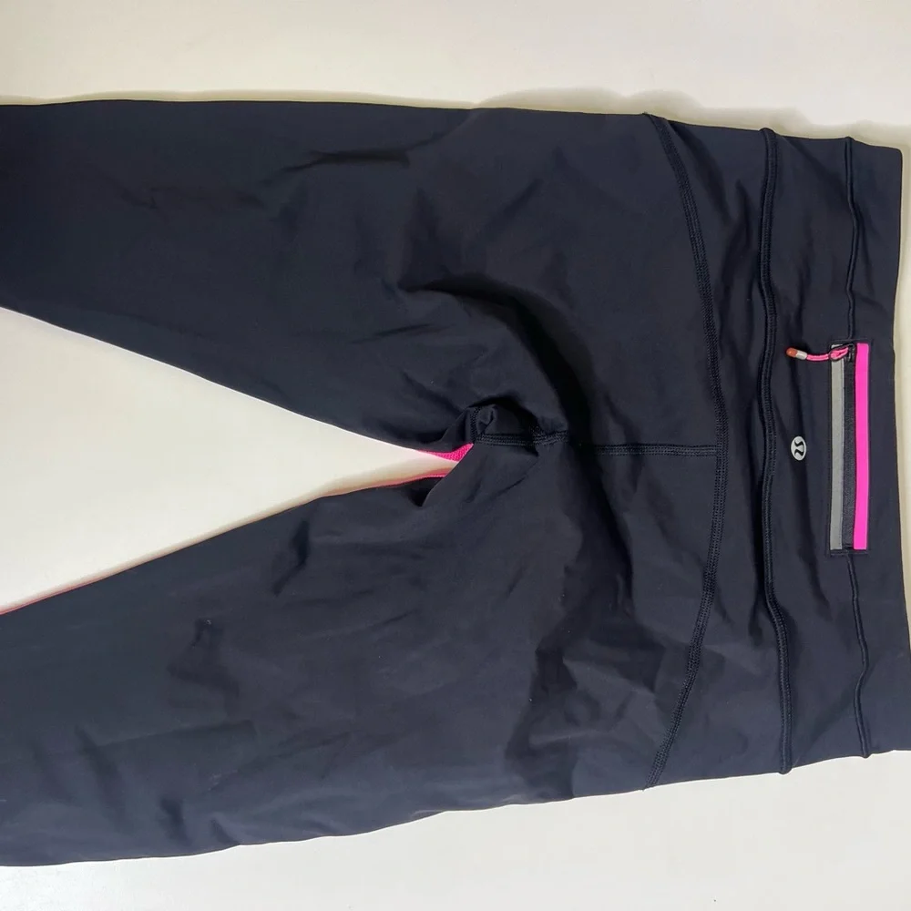 Lululemon Run: Pace Tight
Pinkelicious / Black / Parfait Pink - Size 6 - Picture 11 of 15